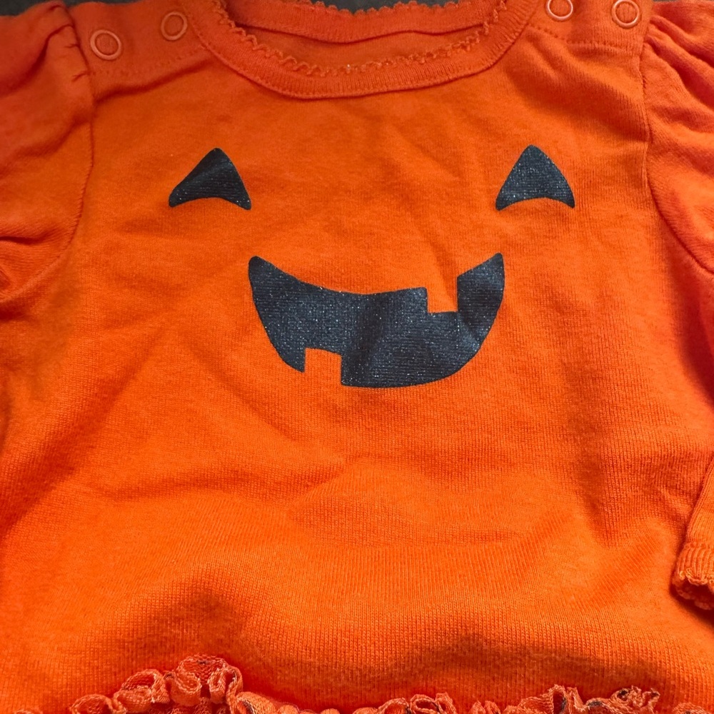 5/$10💙Orange Pumpkin Kids Costume - Picture 2 of 4